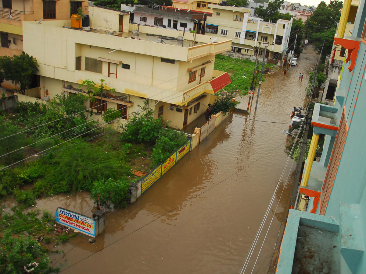 Heavy Rain in Hyderabad Photo Gallery - Sakshi30