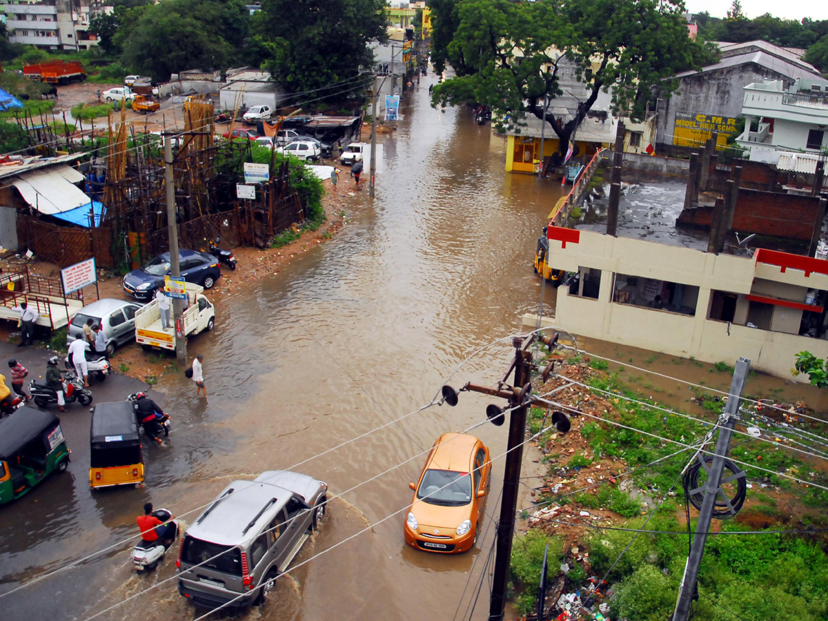 Heavy Rain in Hyderabad Photo Gallery - Sakshi33