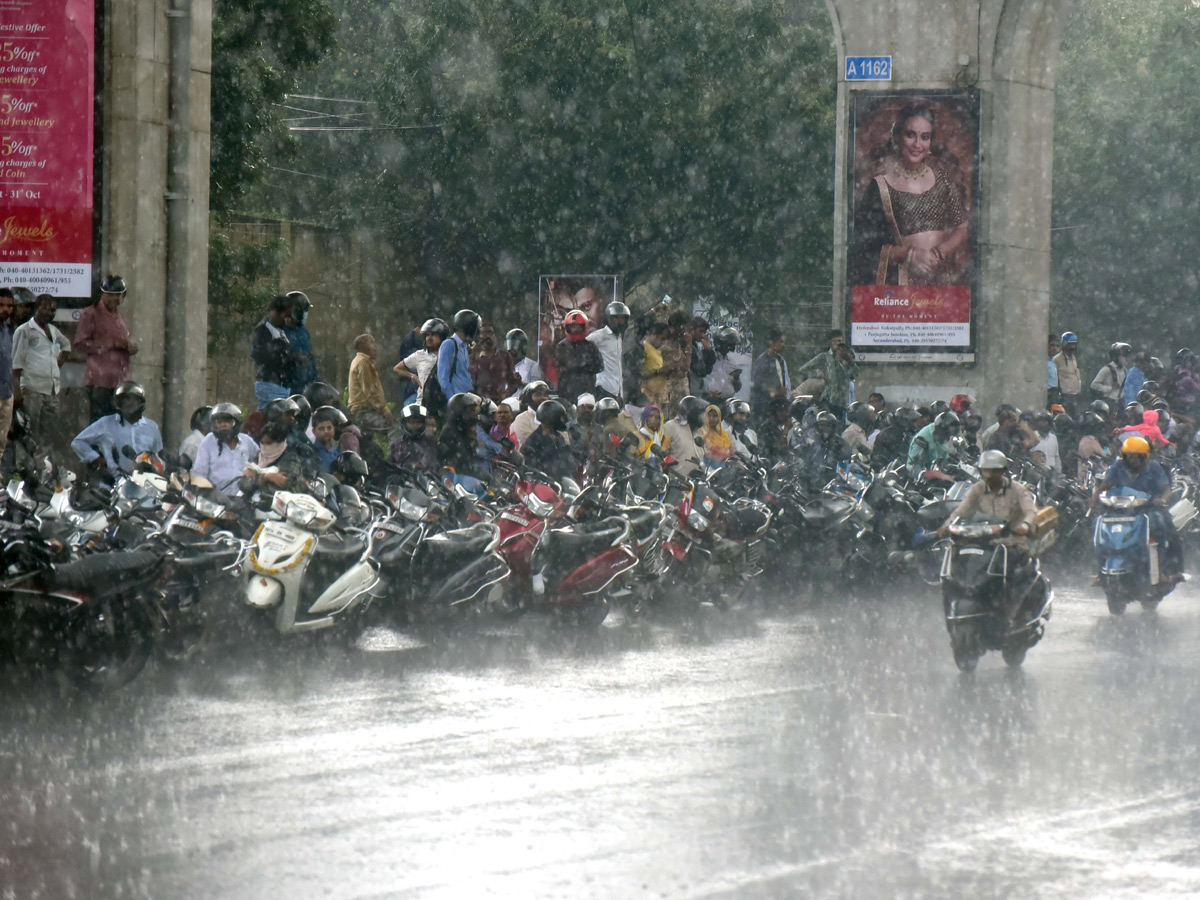 Heavy Rain in Hyderabad Photo Gallery - Sakshi37