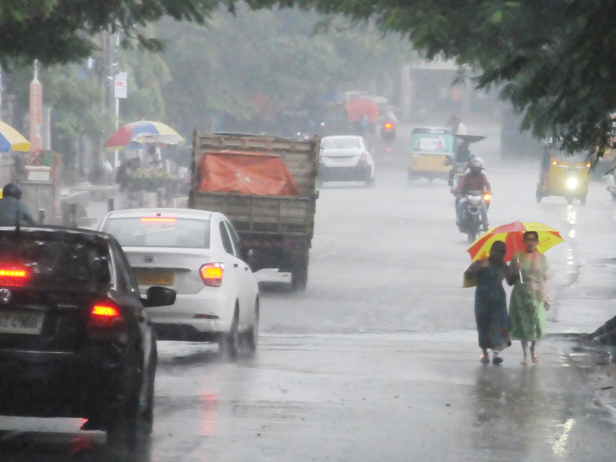 Heavy Rain in Hyderabad Photo Gallery - Sakshi38