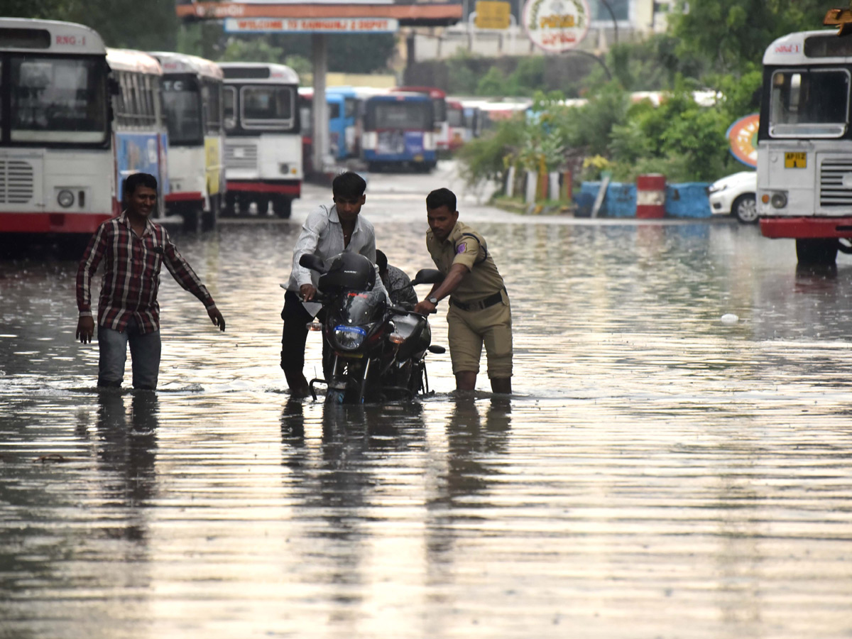 Heavy Rain in Hyderabad Photo Gallery - Sakshi4