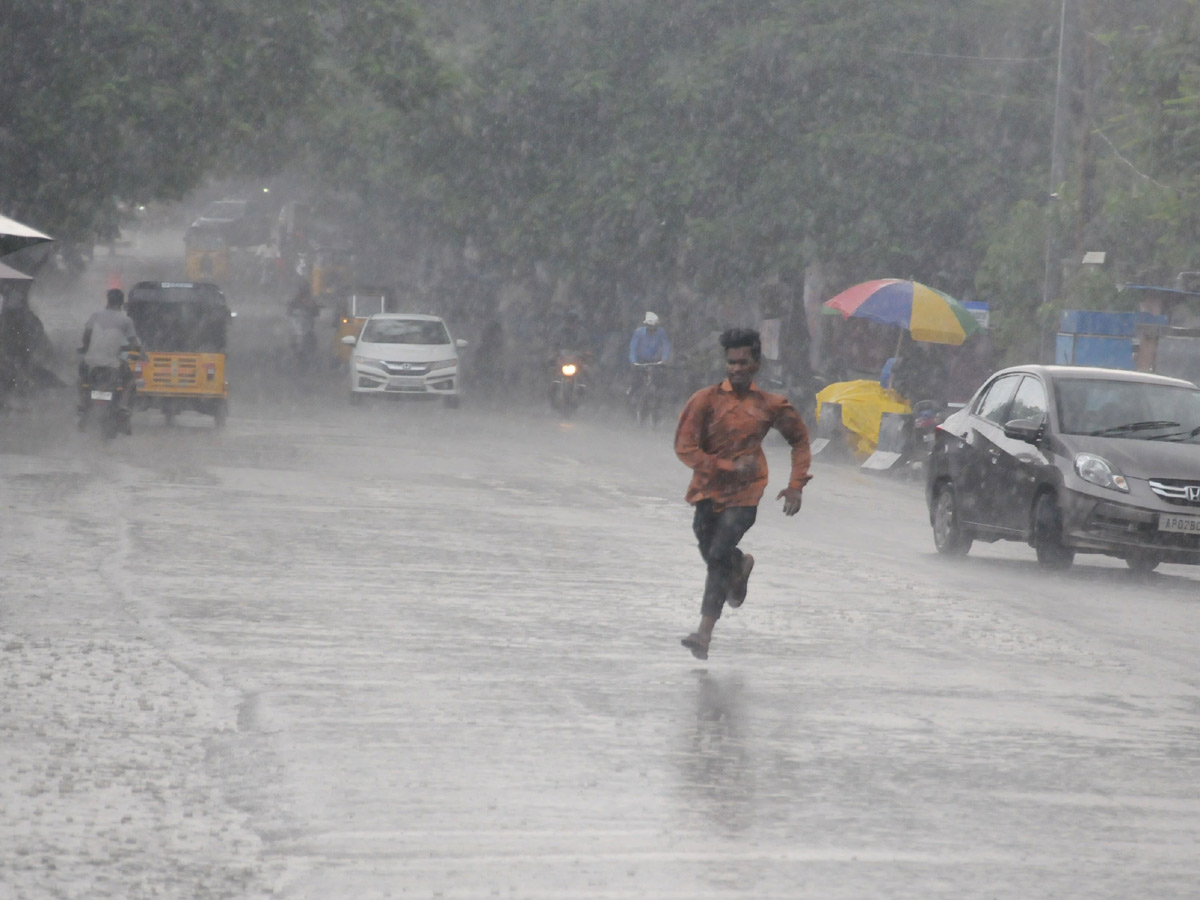 Heavy Rain in Hyderabad Photo Gallery - Sakshi41