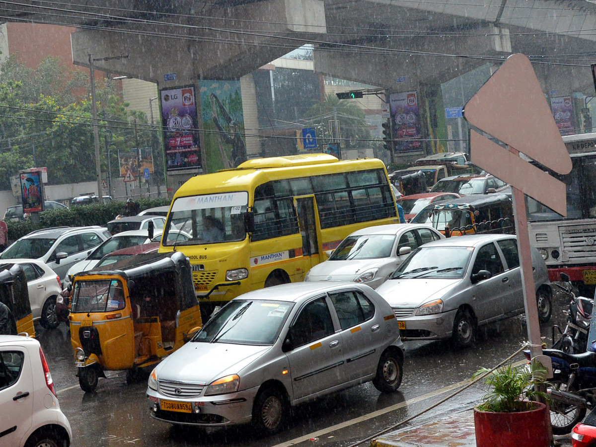 Heavy Rain in Hyderabad Photo Gallery - Sakshi42