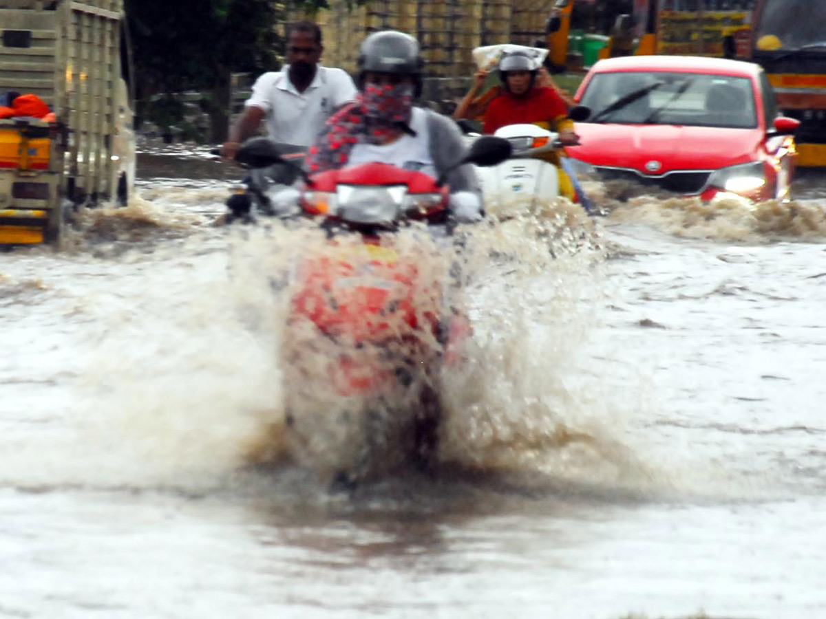 Heavy Rain in Hyderabad Photo Gallery - Sakshi5