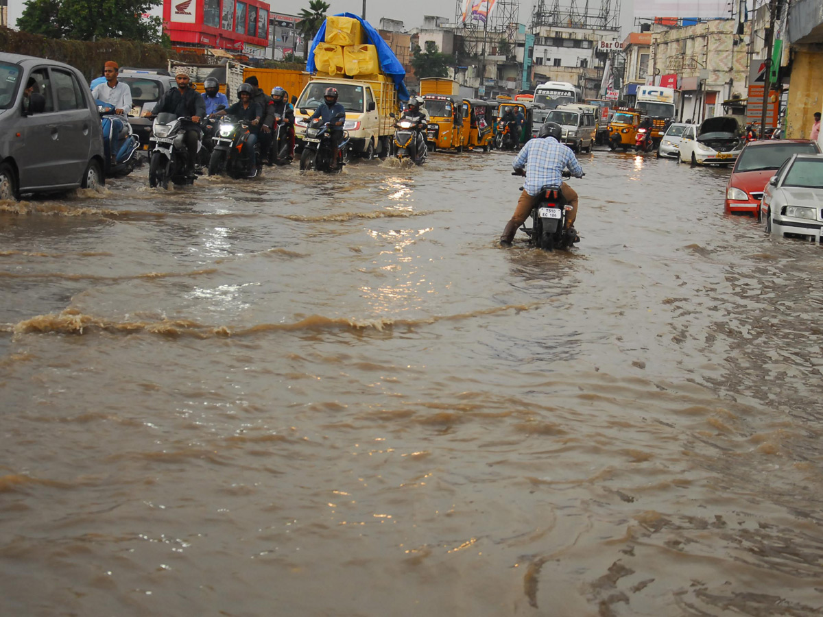 Heavy Rain in Hyderabad Photo Gallery - Sakshi7