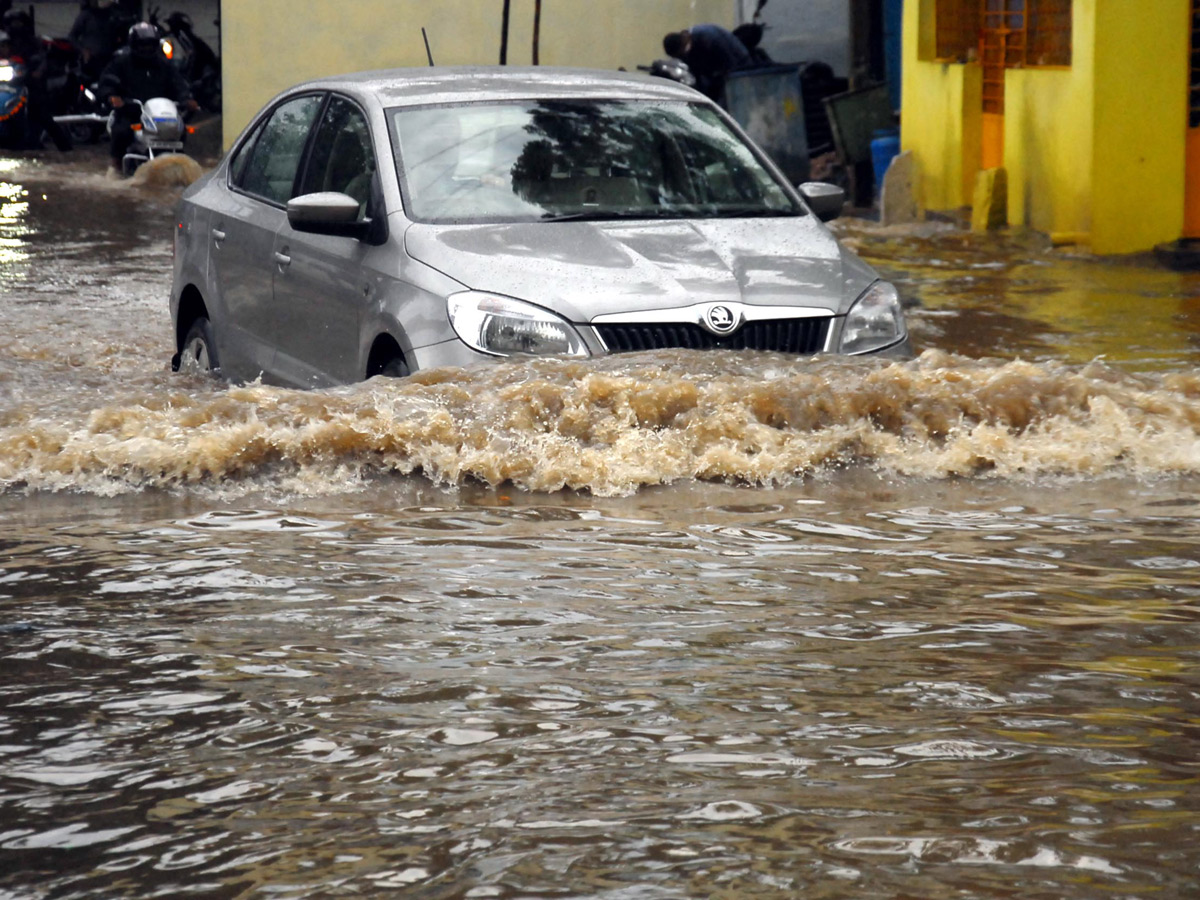 Heavy Rain in Hyderabad Photo Gallery - Sakshi8