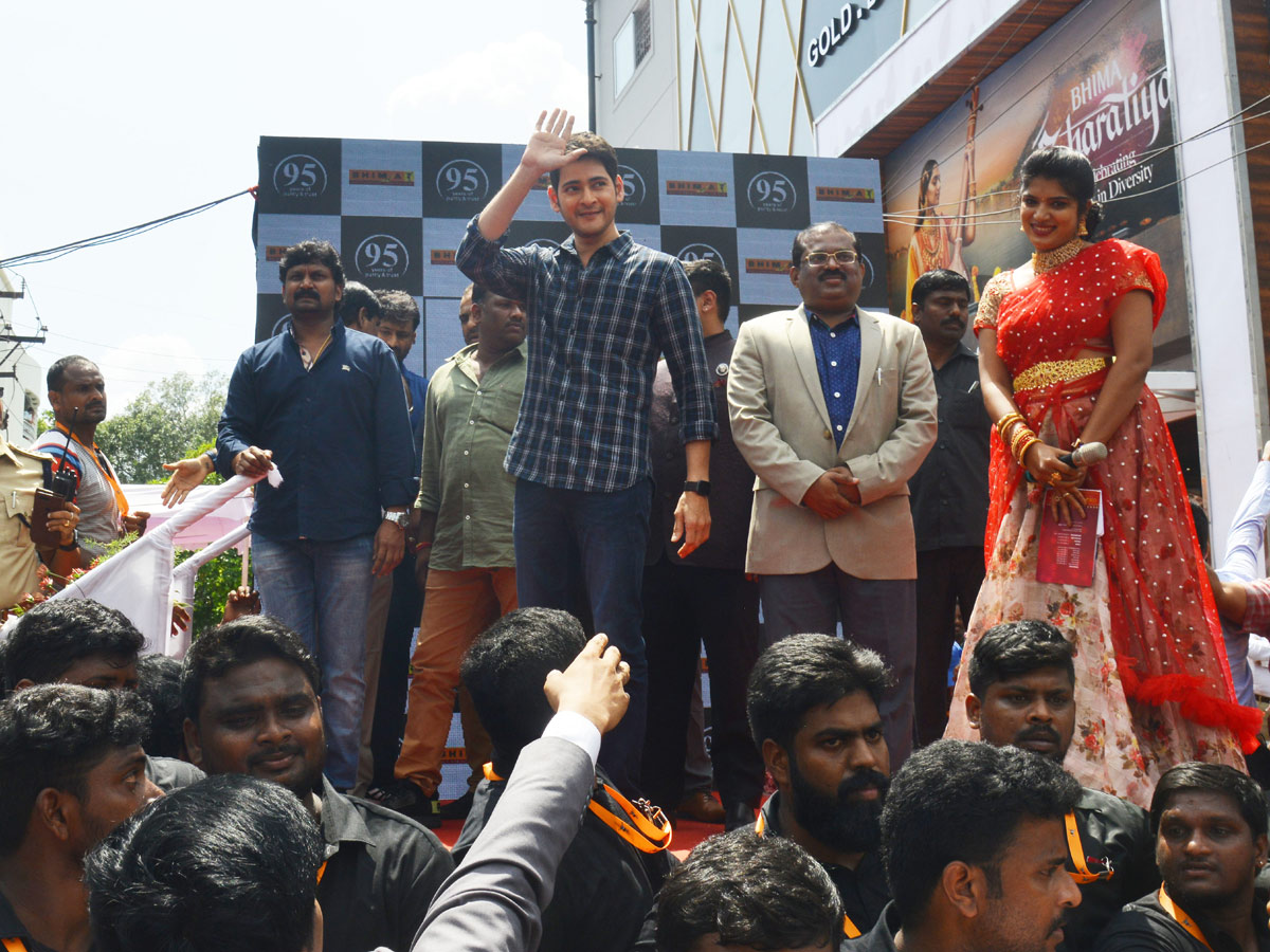 Mahesh Babu Launches Jewellers Showroom At Vijayawada Photo Galelry - Sakshi1