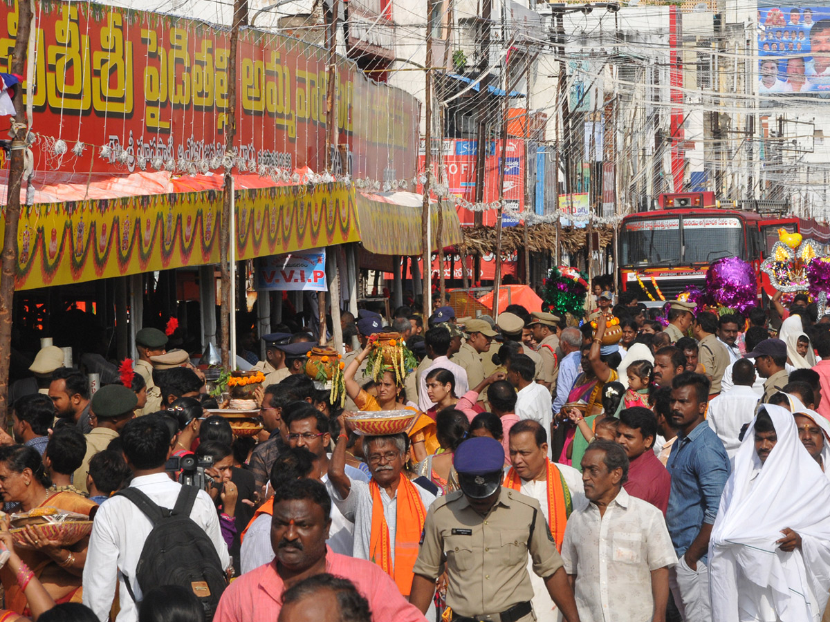 Paiditalli Ammavari Sirimanotsavam In Vizianagaram Photo Gallery - Sakshi16