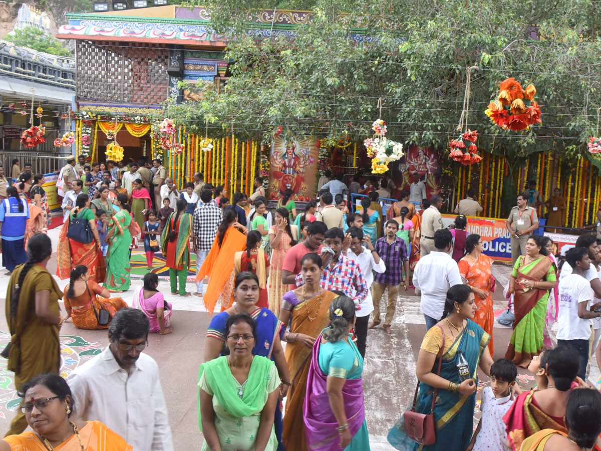 Sharan Navaratri Celebrations in Vijayawada Photo Gallery - Sakshi2