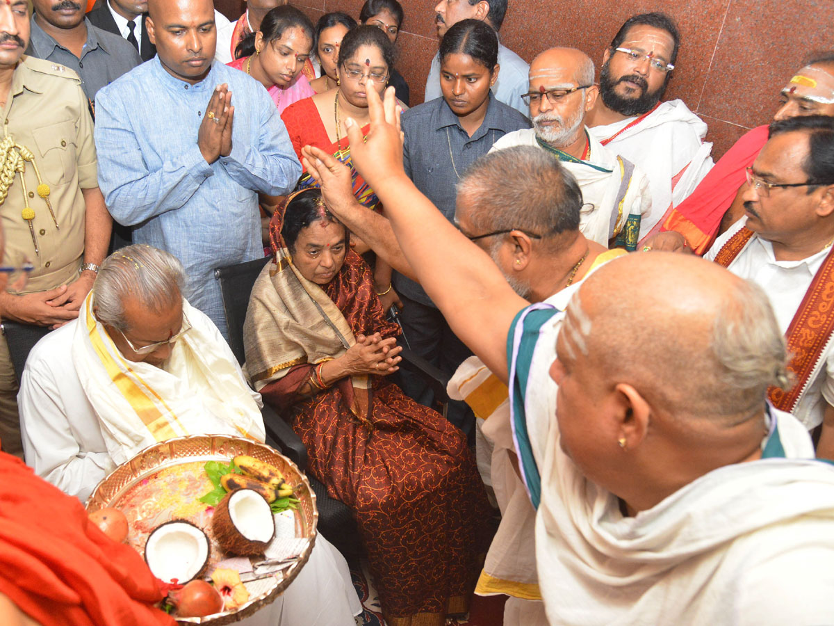 Sharan Navaratri Celebrations in Vijayawada Photo Gallery - Sakshi15