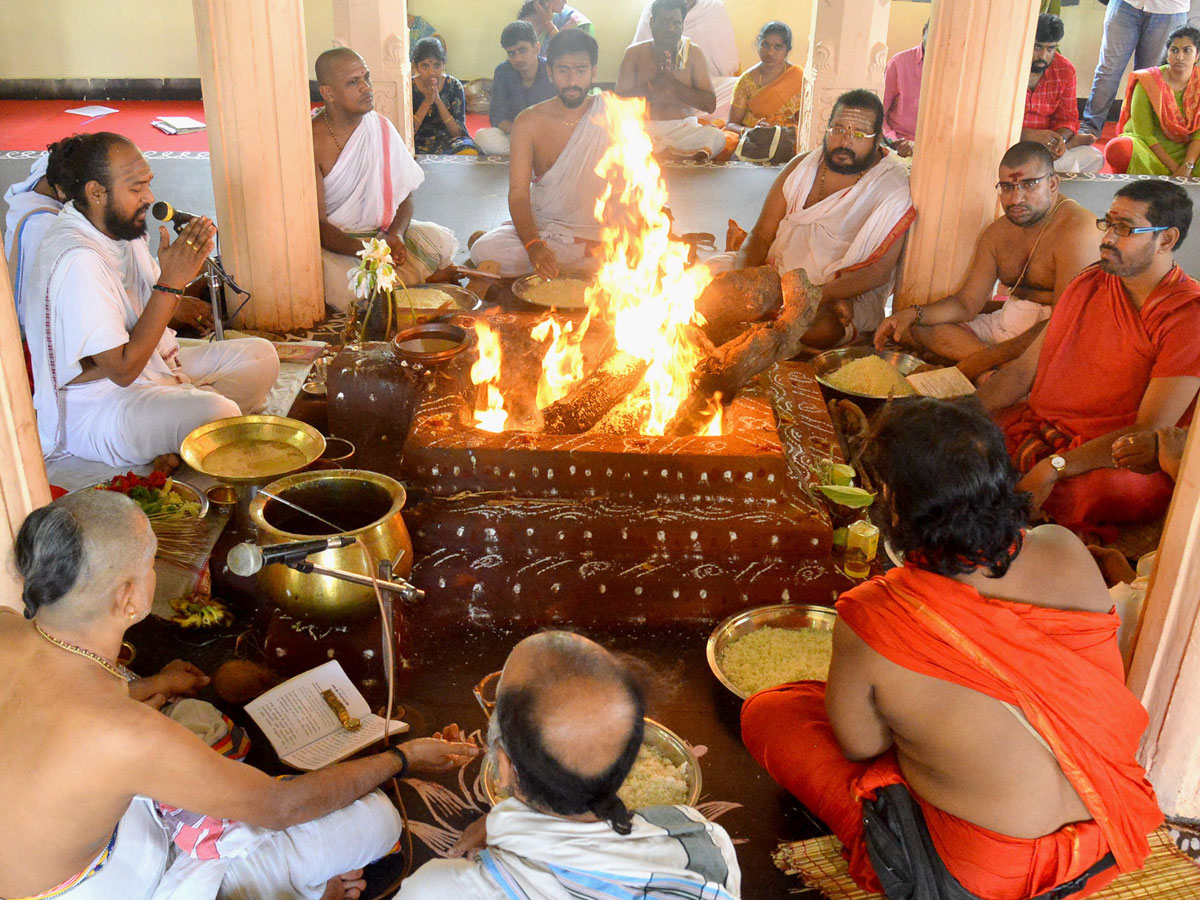 Sharan Navaratri Celebrations in Vijayawada Photo Gallery - Sakshi19