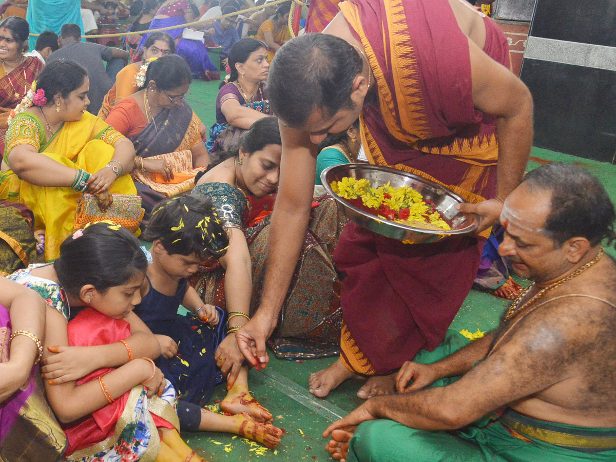 Sharan Navaratri Celebrations in Vijayawada Photo Gallery - Sakshi22
