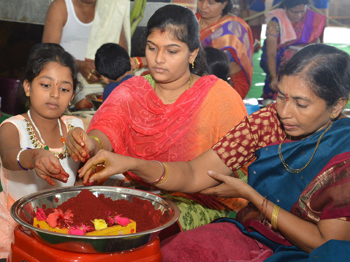 Sharan Navaratri Celebrations in Vijayawada Photo Gallery - Sakshi25
