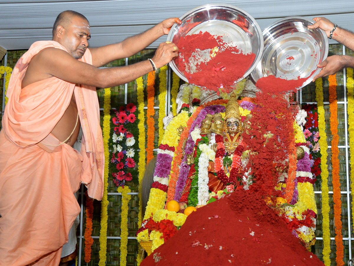 Sharan Navaratri Celebrations in Vijayawada Photo Gallery - Sakshi1