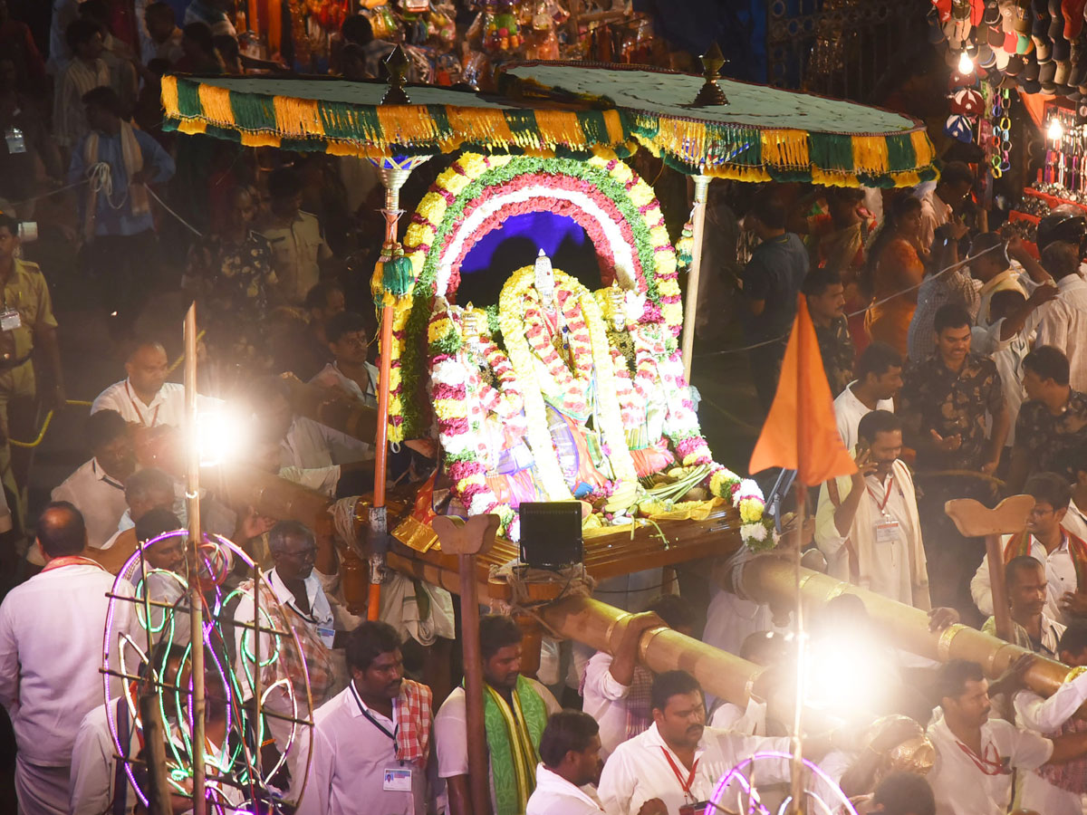 Sharan Navaratri Celebrations in Vijayawada Photo Gallery - Sakshi6