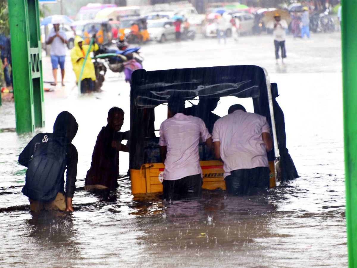 Heavy Rain in Andhra Pradesh Photo Gallery - Sakshi1