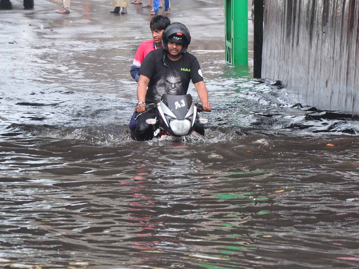 Heavy Rain in Andhra Pradesh Photo Gallery - Sakshi26
