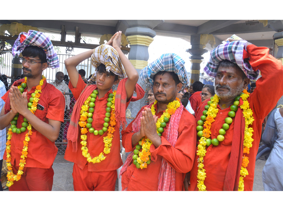 Dasara Sharan Navaratri Celebrations In Durga Temple Photo Gallery - Sakshi9