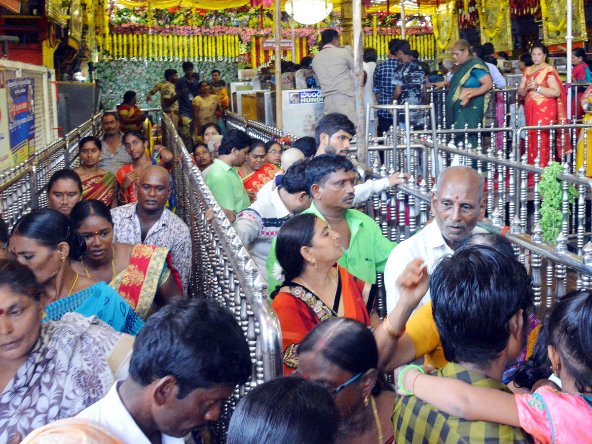 Dasara Sharan Navaratri Celebrations In Durga Temple Photo Gallery - Sakshi11