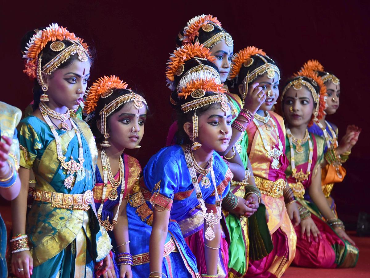 Dasara Sharan Navaratri Celebrations In Durga Temple Photo Gallery - Sakshi6