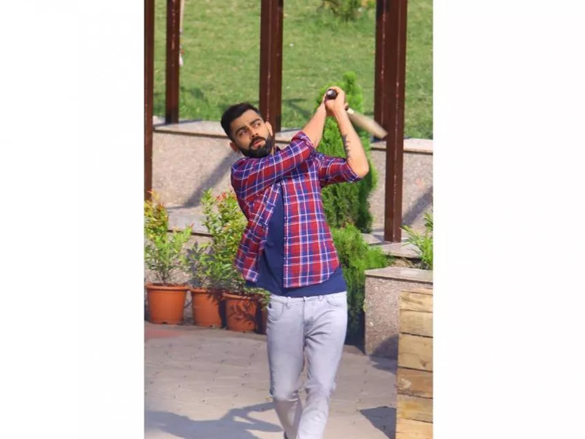 Virat Kohli Spotted Playing Gully Cricket with Children in Indore Photo Gallery - Sakshi5