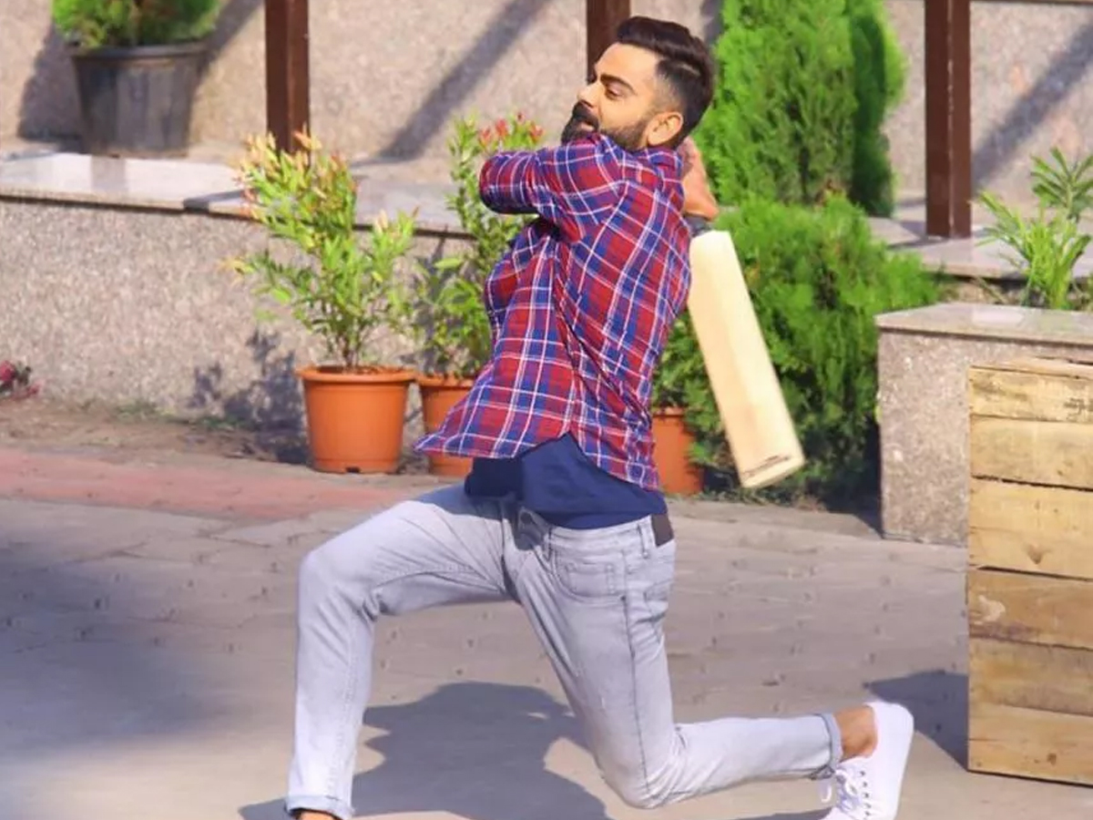 Virat Kohli Spotted Playing Gully Cricket with Children in Indore Photo Gallery - Sakshi7