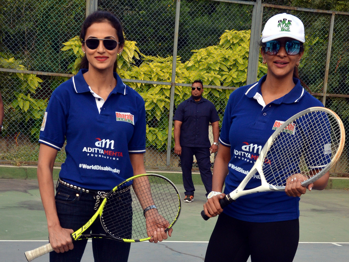 Stars Show Support for Para Athletes in Hyderabad Photo Gallery - Sakshi17