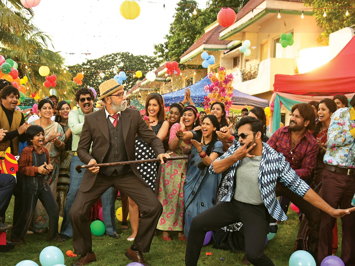 Prathi Roju Pandage Movie Photo Gallery - Sakshi5