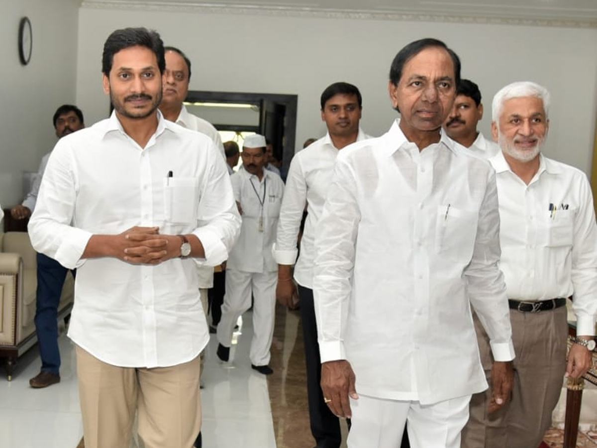 AP CM YS Jagan meets CM KCR at Pragati Bhavan Photo Gallery - Sakshi6