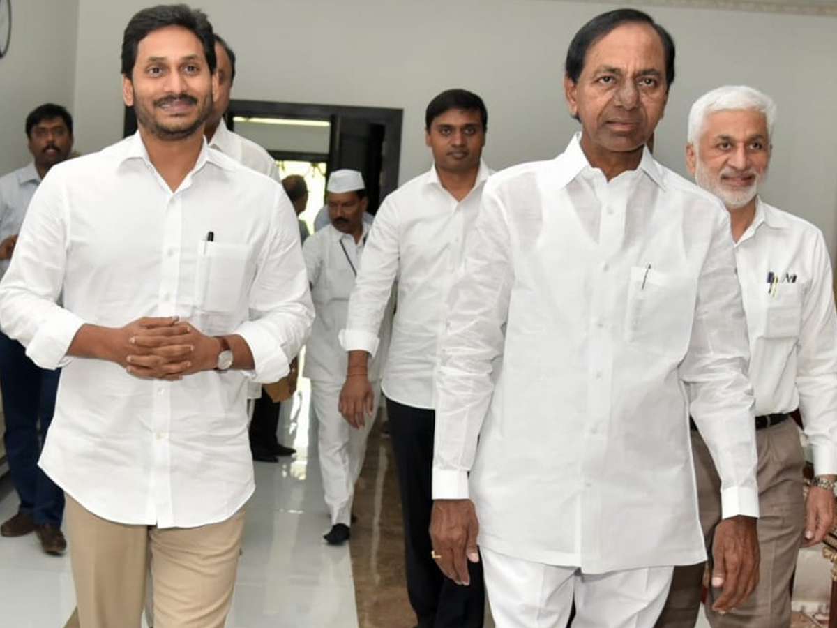 AP CM YS Jagan meets CM KCR at Pragati Bhavan Photo Gallery - Sakshi7