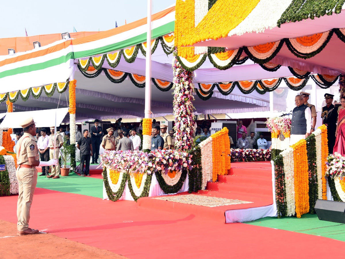 AP Governor Biswabhusan Harichandan Republic Day Celebrations In Vijayawada - Sakshi11