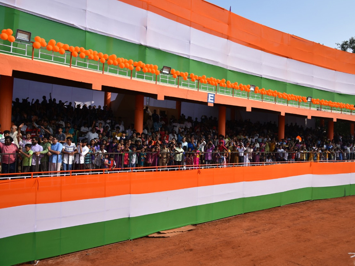 AP Governor Biswabhusan Harichandan Republic Day Celebrations In Vijayawada - Sakshi3