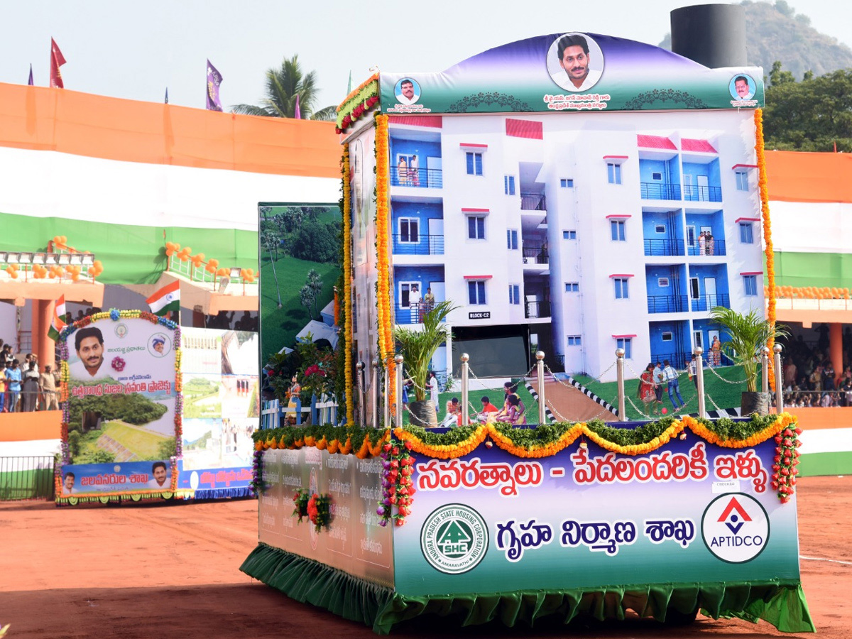 AP Governor Biswabhusan Harichandan Republic Day Celebrations In Vijayawada - Sakshi20