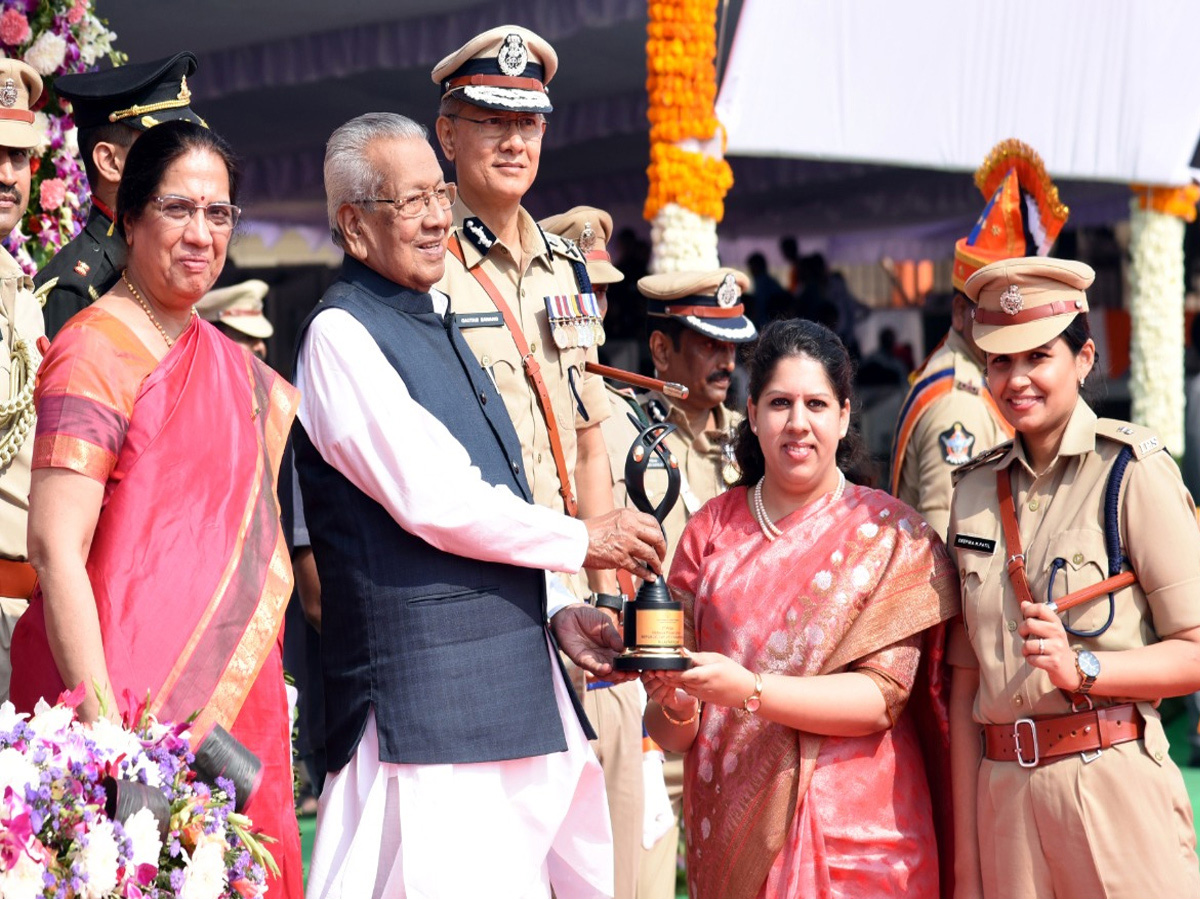 AP Governor Biswabhusan Harichandan Republic Day Celebrations In Vijayawada - Sakshi39