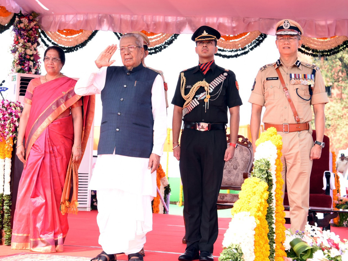 AP Governor Biswabhusan Harichandan Republic Day Celebrations In Vijayawada - Sakshi1