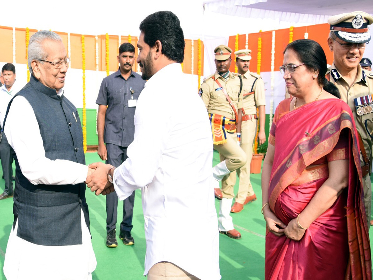 AP Governor Biswabhusan Harichandan Republic Day Celebrations In Vijayawada - Sakshi7