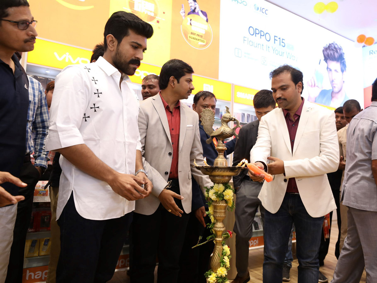 Ram Charan Launches Happi Mobiles At Vijayawada Photo Gallery - Sakshi12