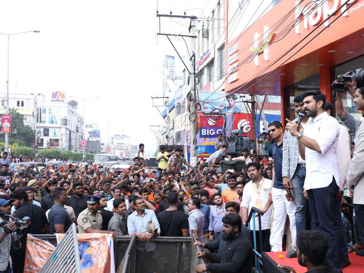 Ram Charan Launches Happi Mobiles At Vijayawada Photo Gallery - Sakshi3
