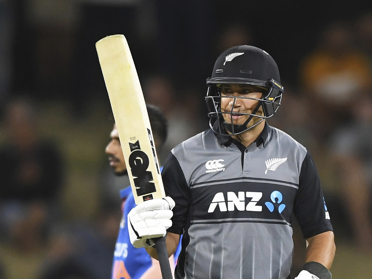 India beat New Zealand by 5 wickets, claim series 5-0 Photo Gallery - Sakshi9