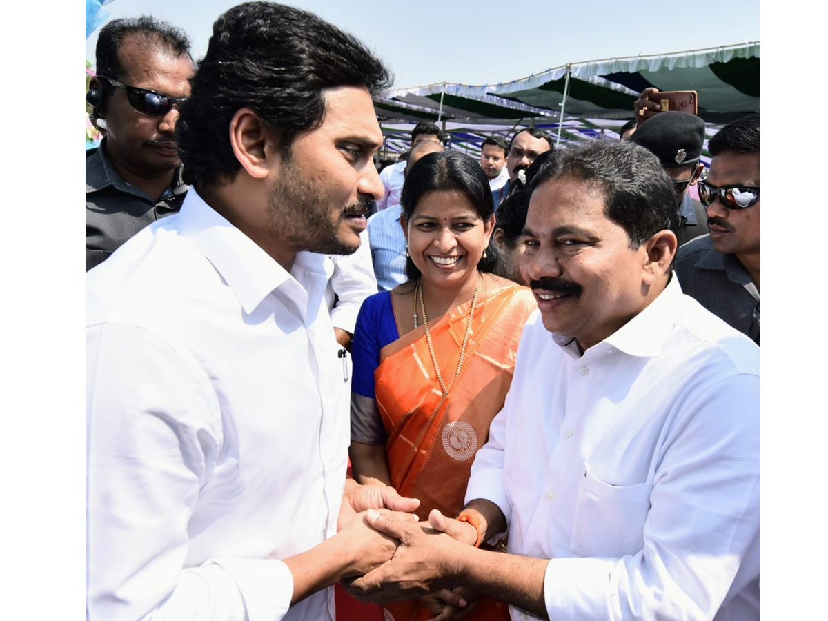 Andhra CM launches Vasathi Deevena scheme Photo Gallery - Sakshi11