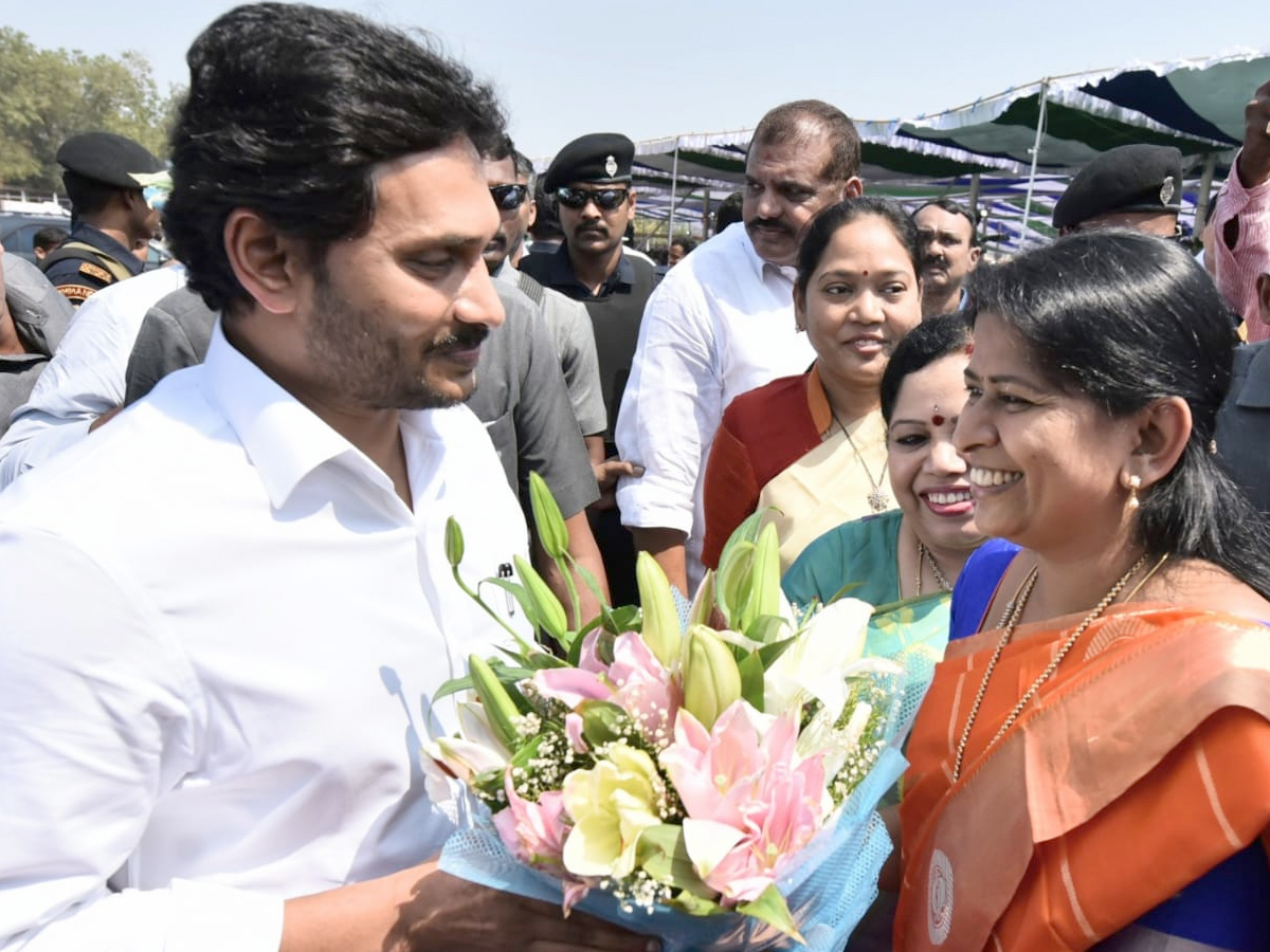 Andhra CM launches Vasathi Deevena scheme Photo Gallery - Sakshi16