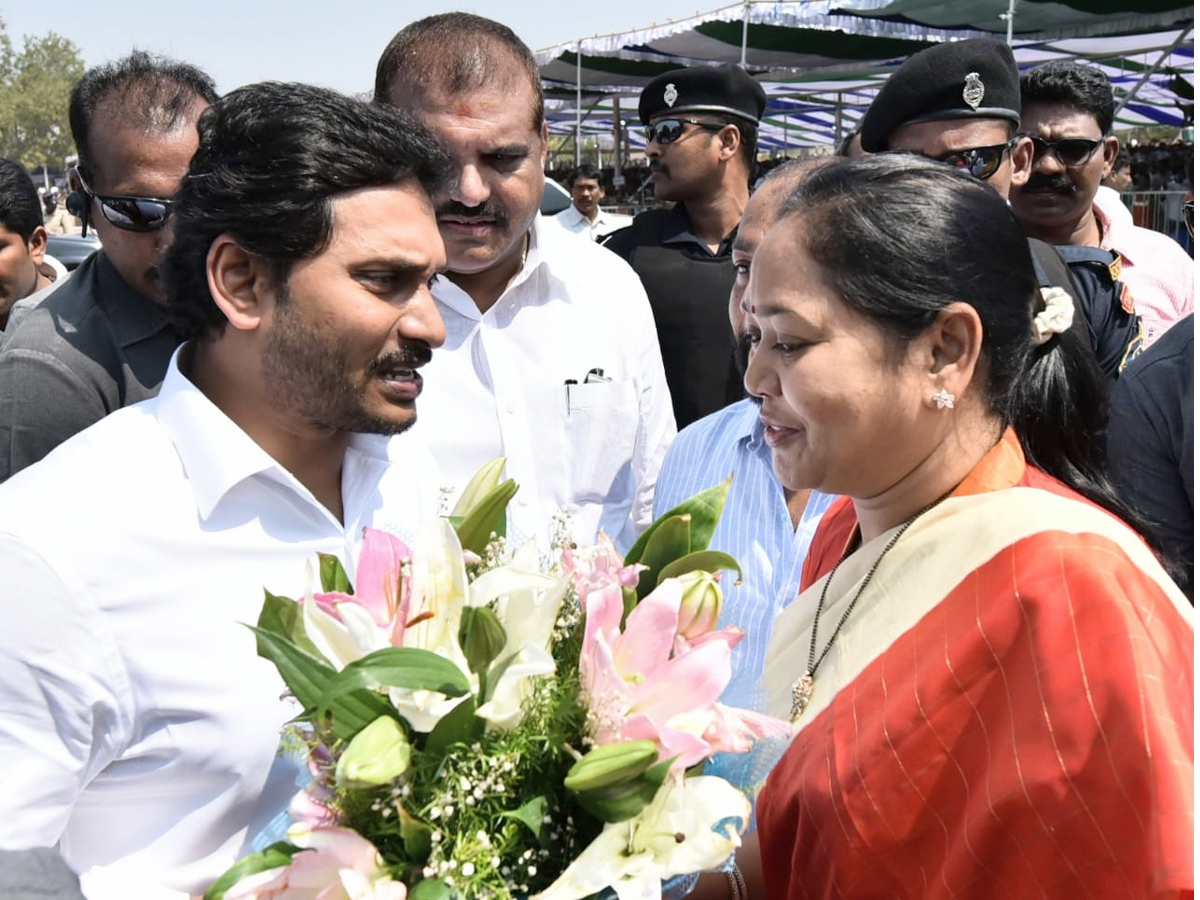 Andhra CM launches Vasathi Deevena scheme Photo Gallery - Sakshi4