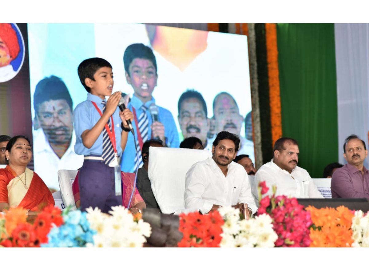 Andhra CM launches Vasathi Deevena scheme Photo Gallery - Sakshi34