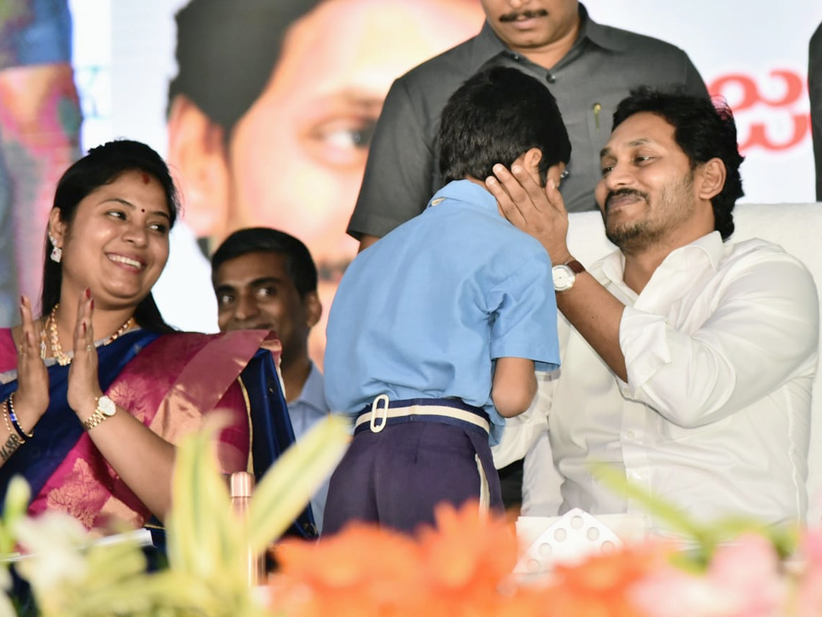 Andhra CM launches Vasathi Deevena scheme Photo Gallery - Sakshi35