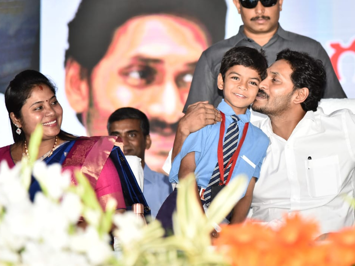 Andhra CM launches Vasathi Deevena scheme Photo Gallery - Sakshi36