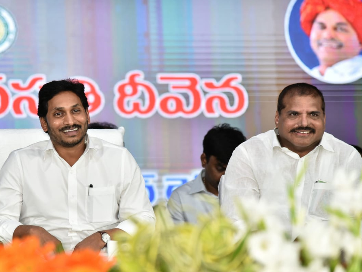 Andhra CM launches Vasathi Deevena scheme Photo Gallery - Sakshi38