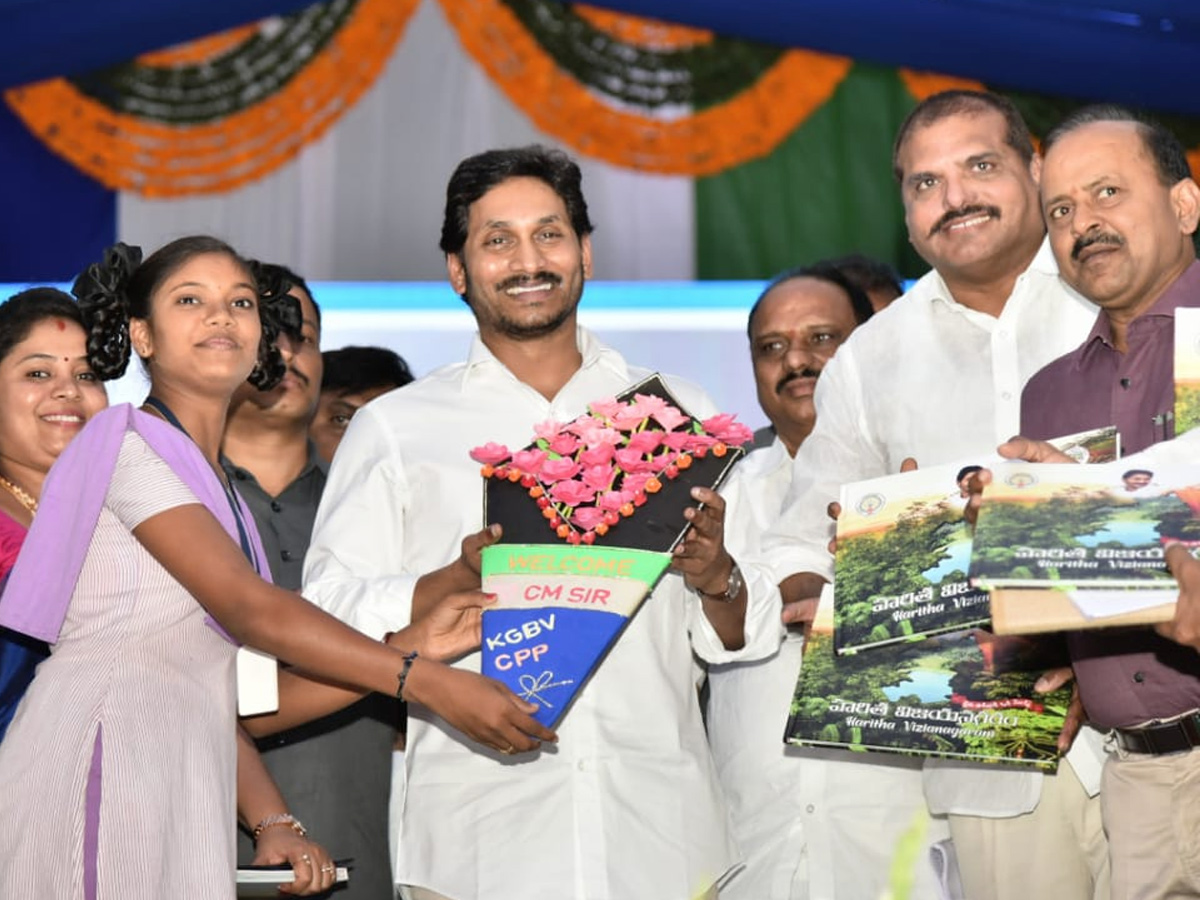 Andhra CM launches Vasathi Deevena scheme Photo Gallery - Sakshi39