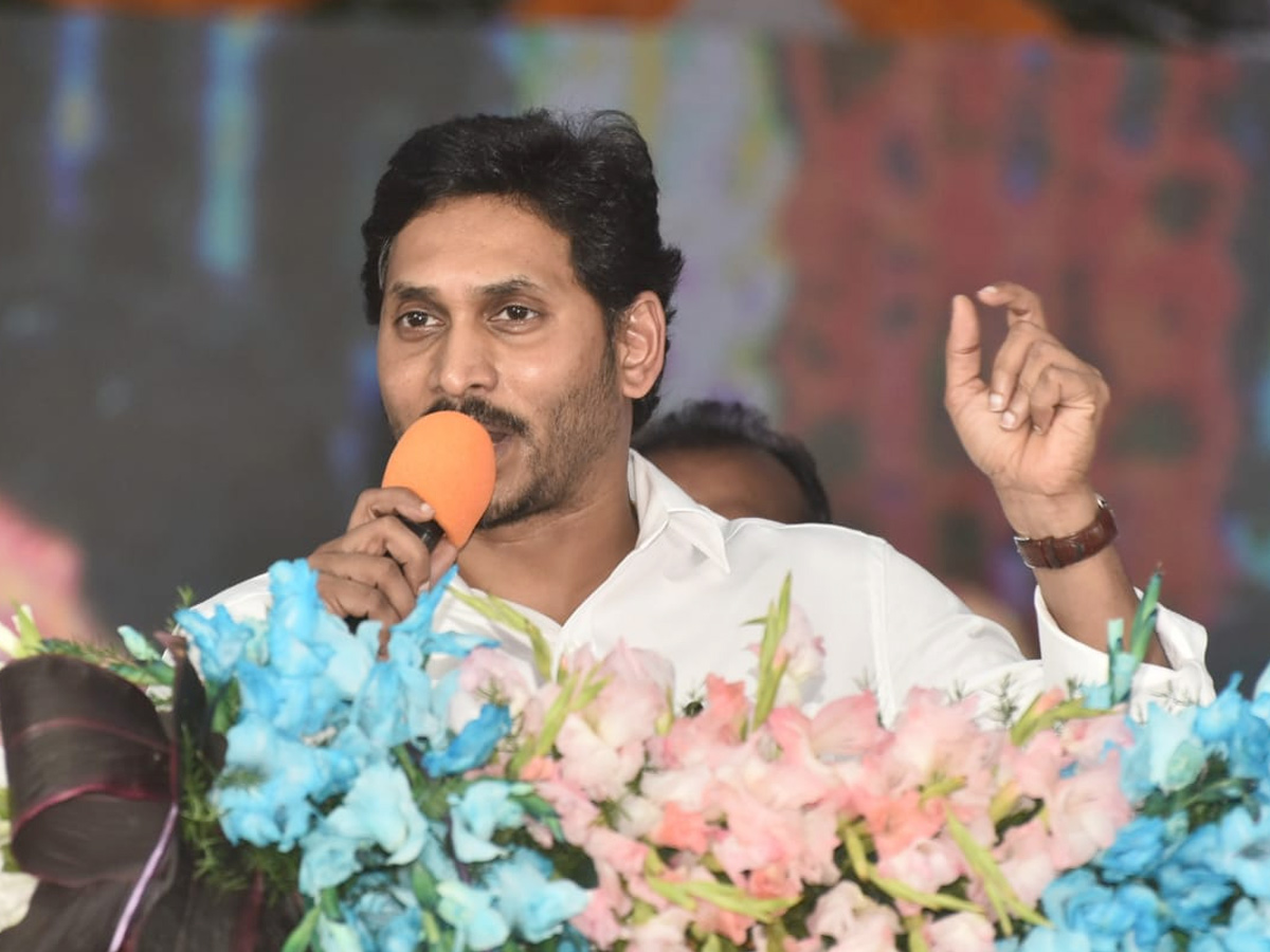 Andhra CM launches Vasathi Deevena scheme Photo Gallery - Sakshi41