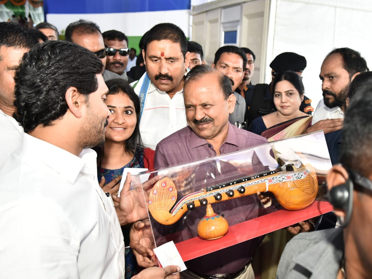 Andhra CM launches Vasathi Deevena scheme Photo Gallery - Sakshi48