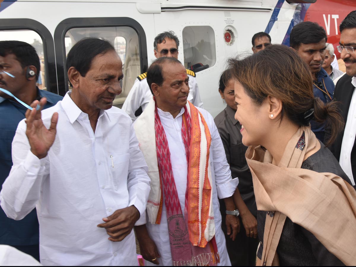  CM KCR Visits Medaram Sammakka Sarakka Jatara Photo Gallery - Sakshi2